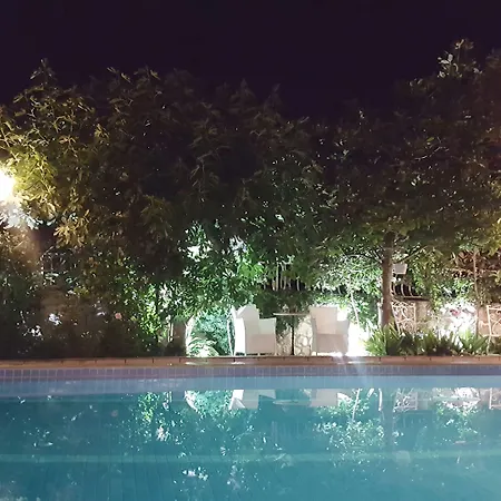 伊内斯艺术别墅酒店 3* 扎达尔