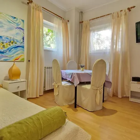 Art Ines 3* Задар