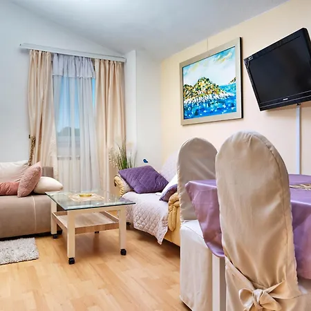 Art Ines 3* Задар